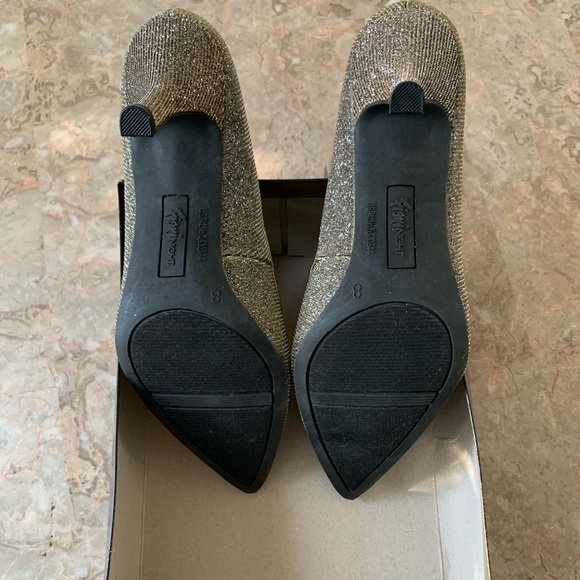 Classy Sparkle Blackend Gold Pointed Toe Heels - Picture 2 of 9